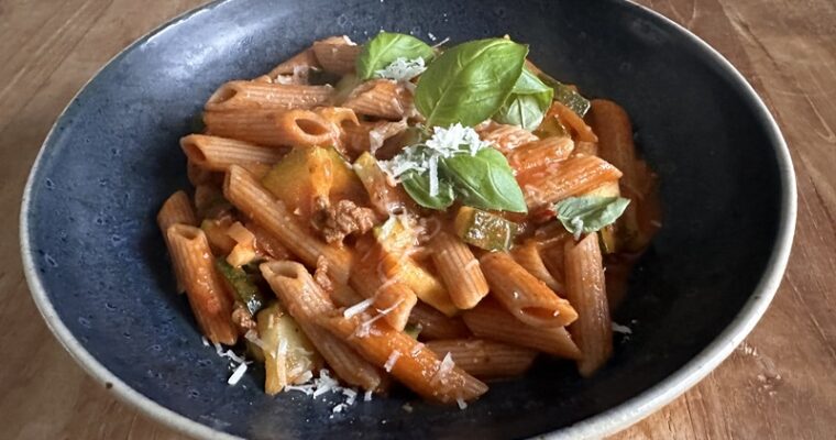 Penne met courgette-gehaktsaus