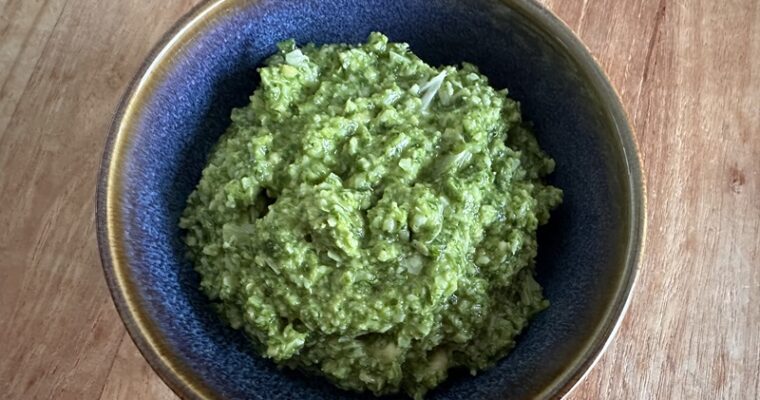 Pesto van radijsloof